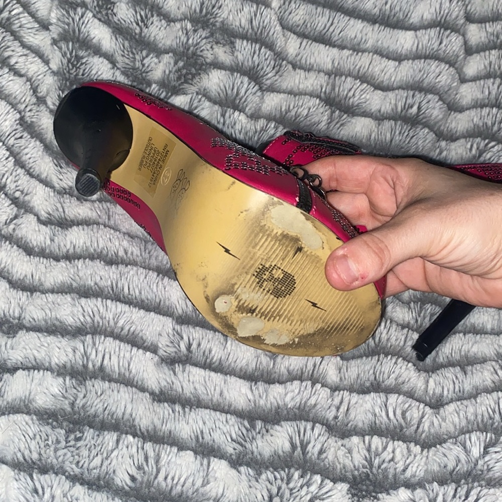 Pink high heels with skull zipper rare size 6 or size 37 it shows barley worn - Picture 6 of 7